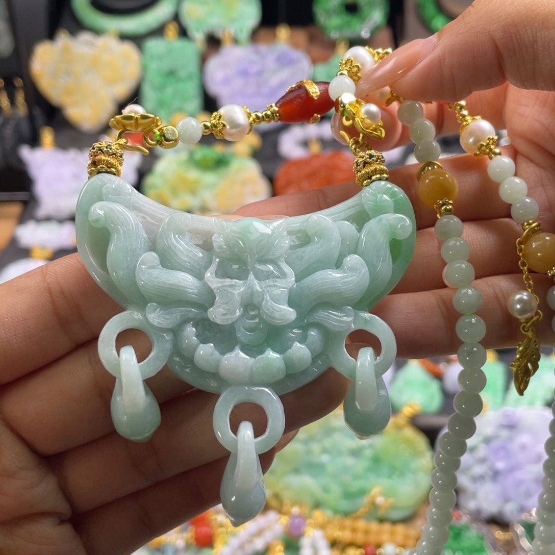 翡翠未镶嵌颈饰待编织