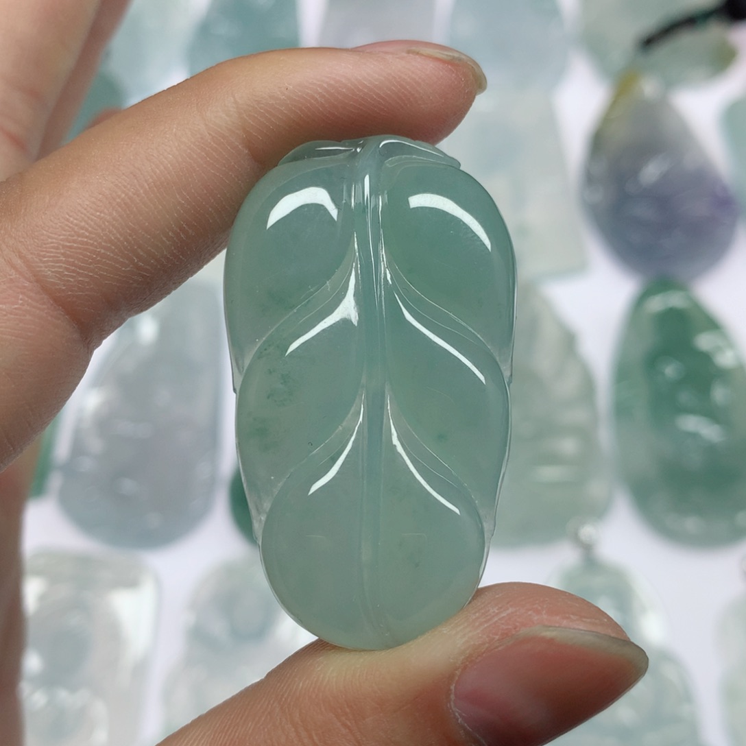 翡翠颈饰未镶嵌叶子