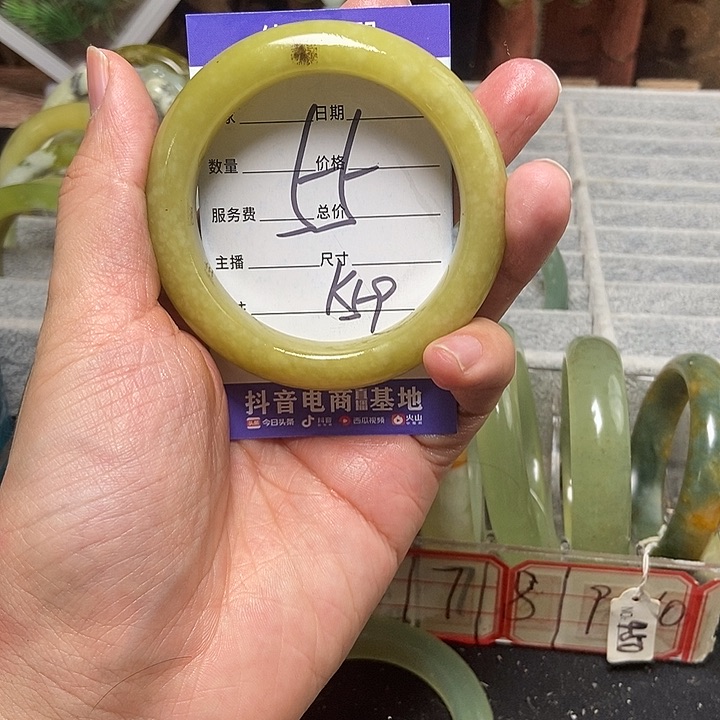 蛇纹石玉手镯未镶嵌