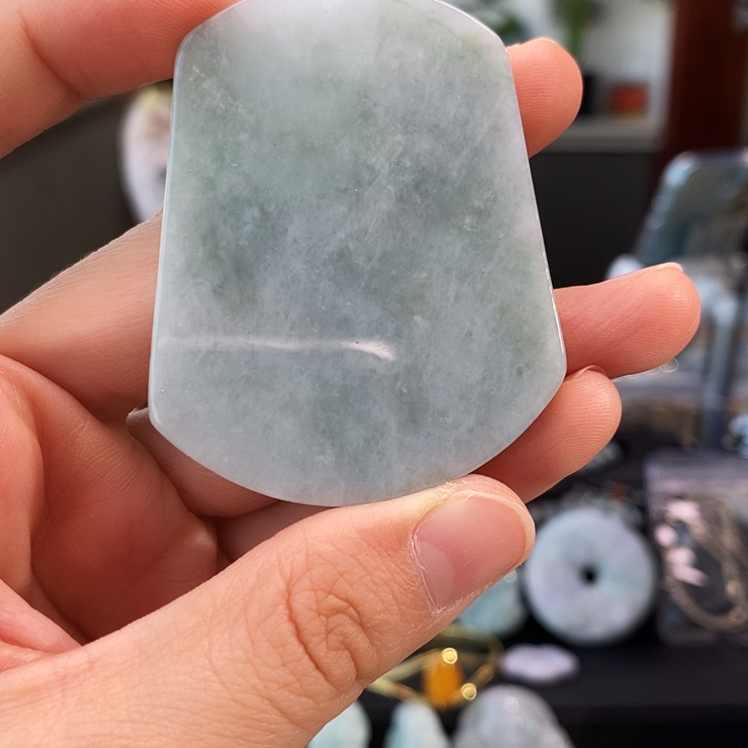 翡翠未镶嵌颈饰无事牌