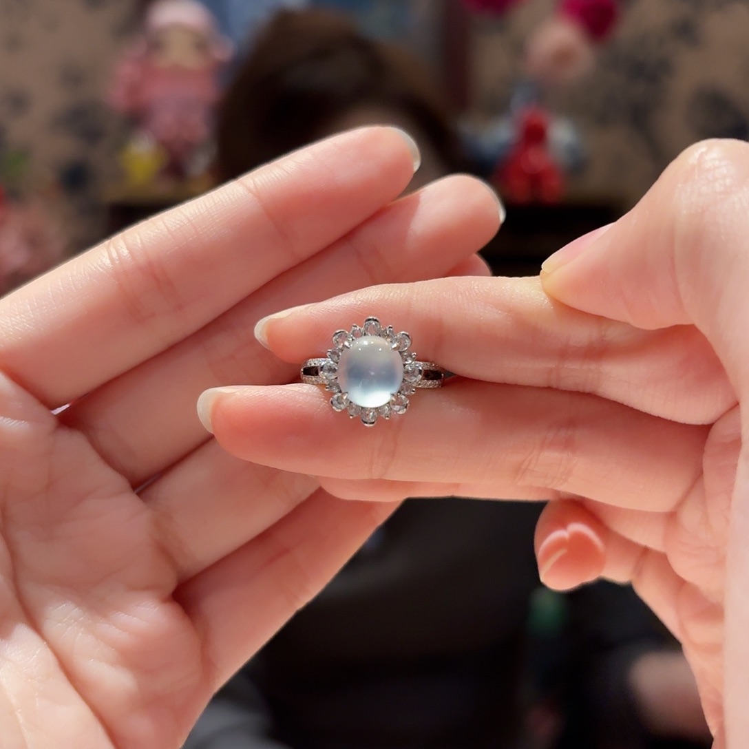 翡翠戒指18K金镶嵌戒指