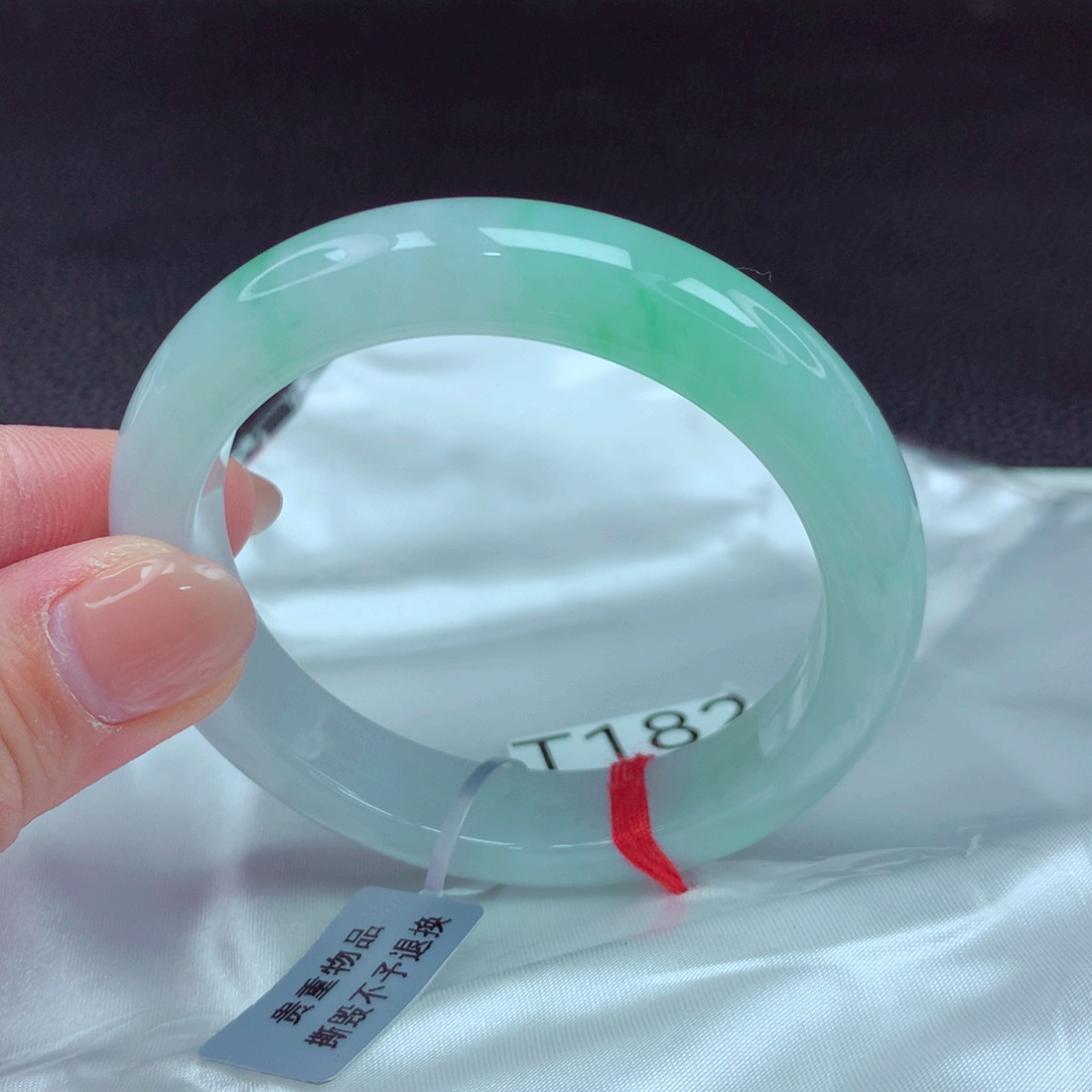 翡翠手镯未镶嵌手镯88