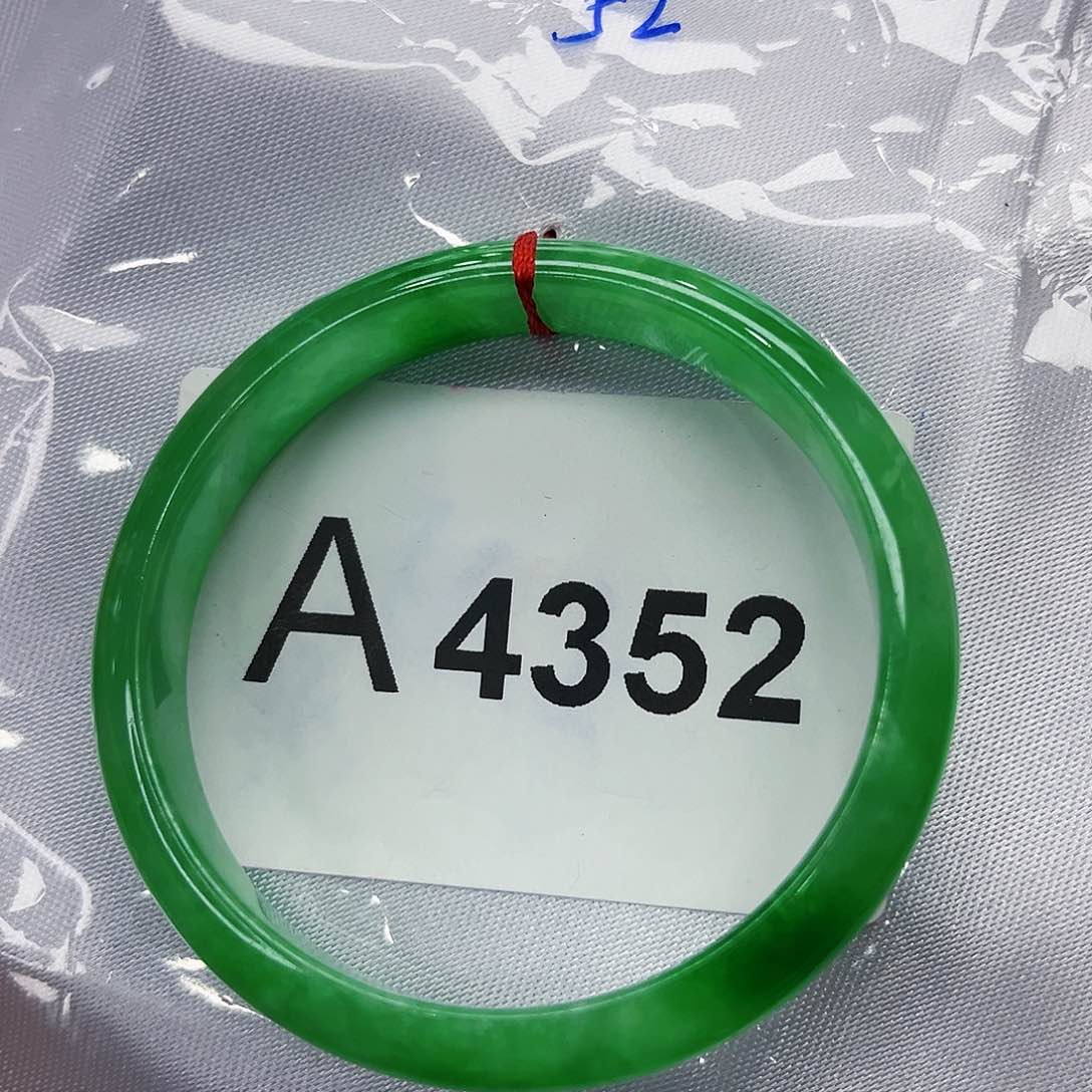 翡翠手镯未镶嵌多样性