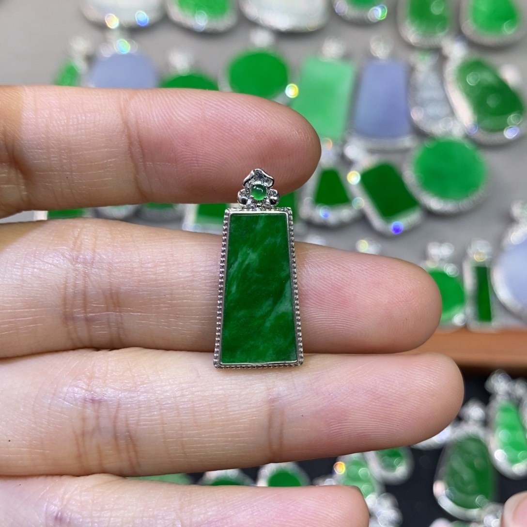 翡翠吊坠(不含链)18K金镶嵌吊坠