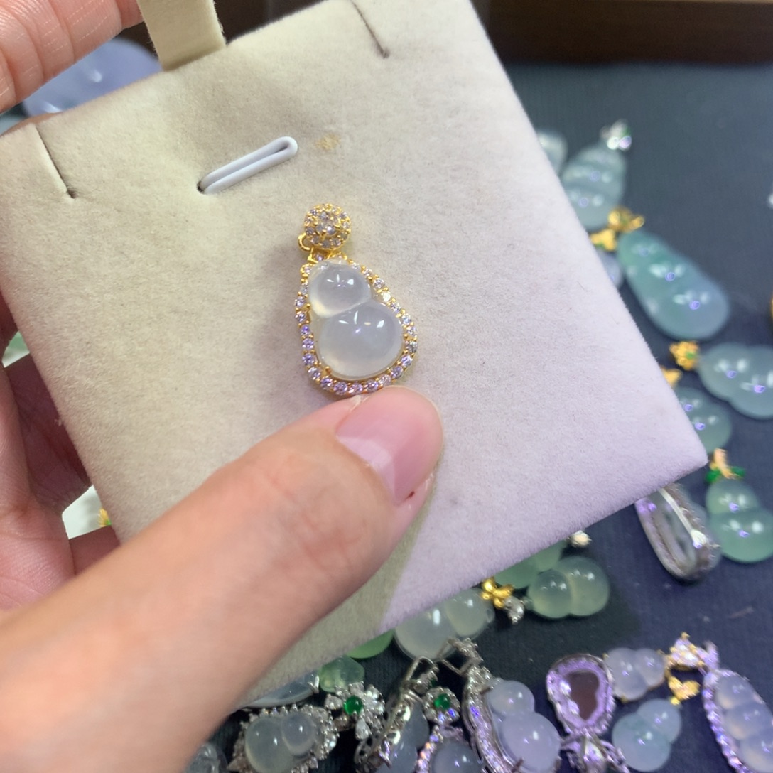 翡翠银S925镶嵌颈饰白冰葫芦