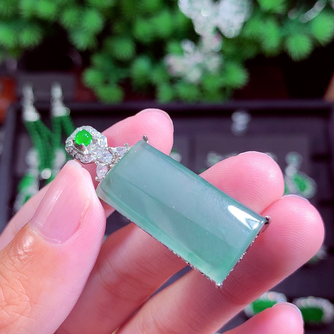 颈饰未镶嵌翡翠天然