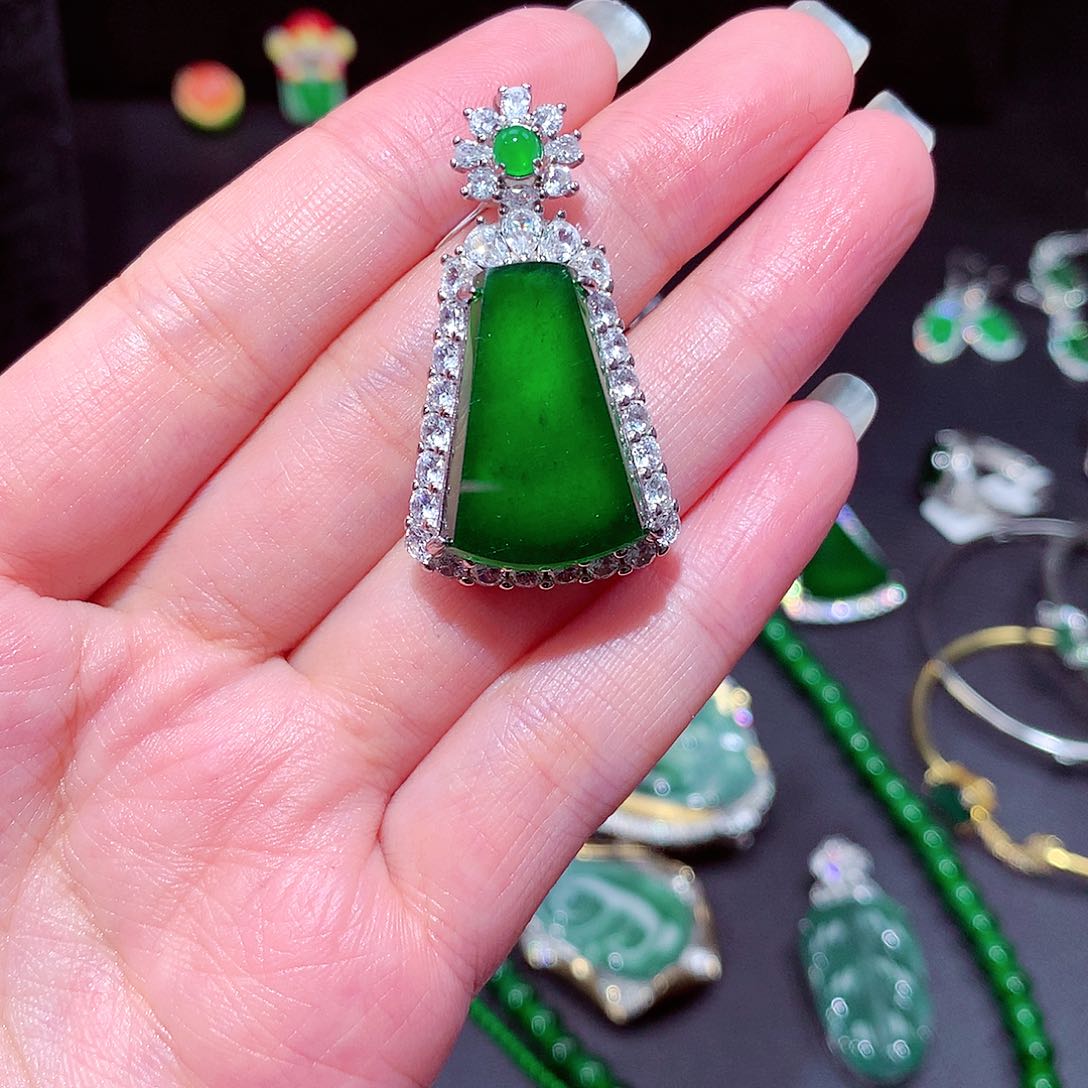 【闪购商品】翡翠吊坠(不含链)未镶嵌