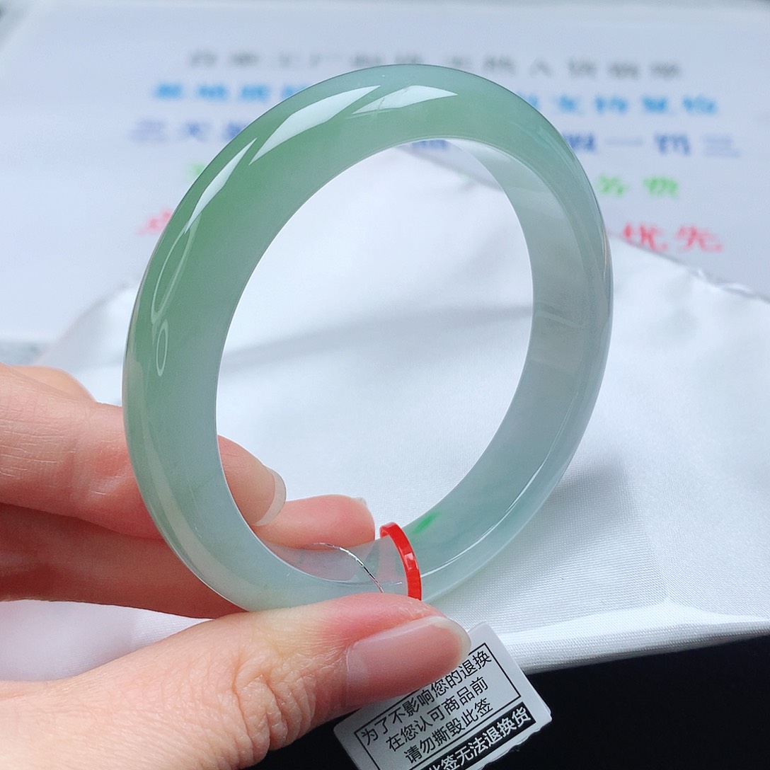 翡翠手镯未镶嵌自**风56➕圈