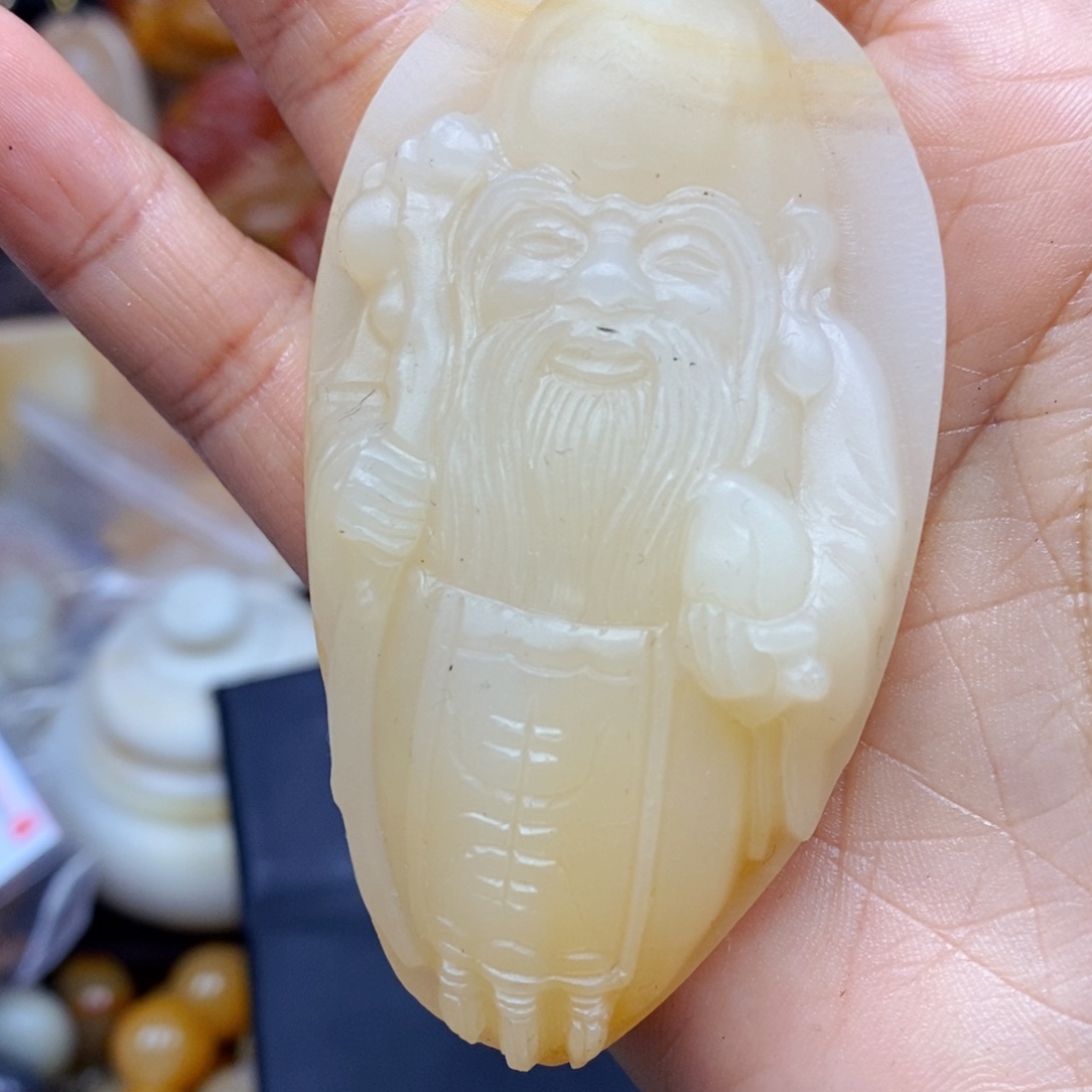石英质玉（黄龙玉）颈饰未镶嵌