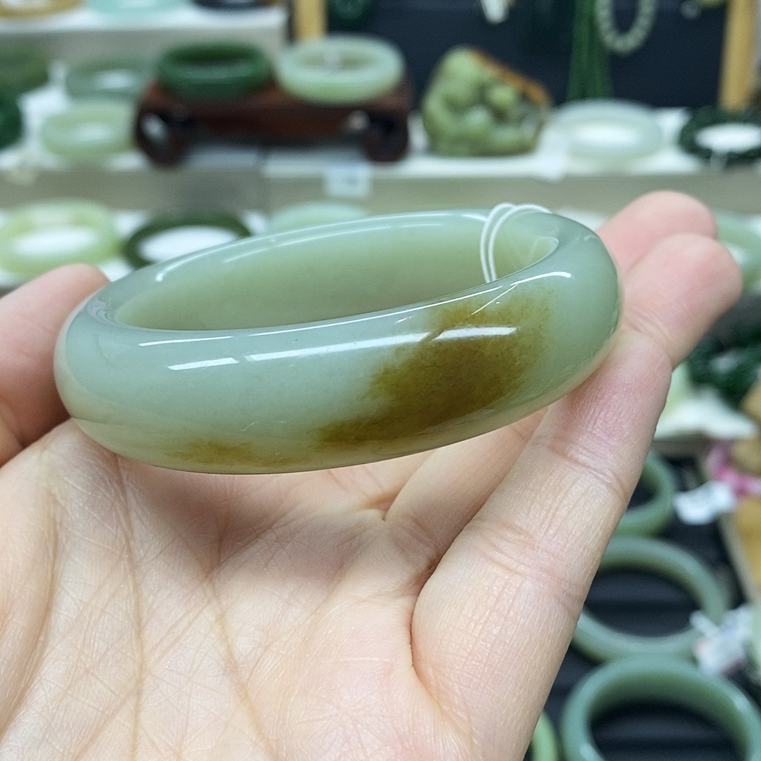 和田玉未镶嵌手镯