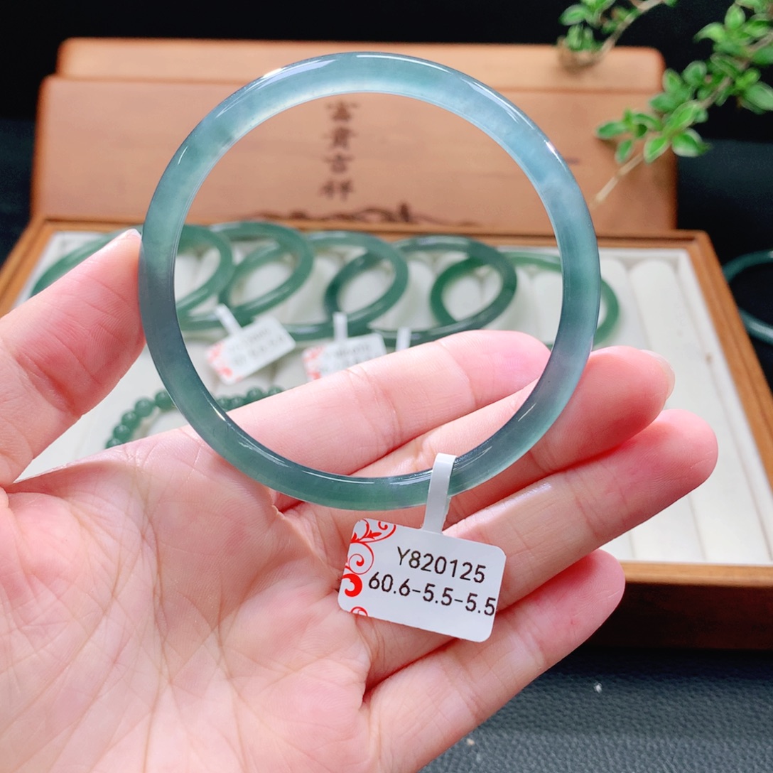 未镶嵌手镯（圆镯）翡翠