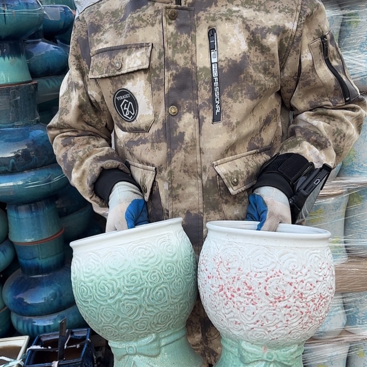 高度24厘米口18厘米