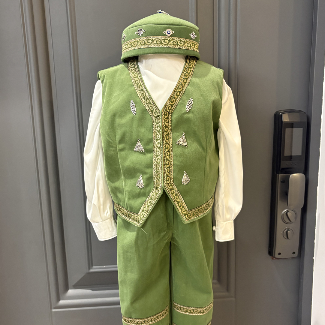 哈萨克男童民族服四件套