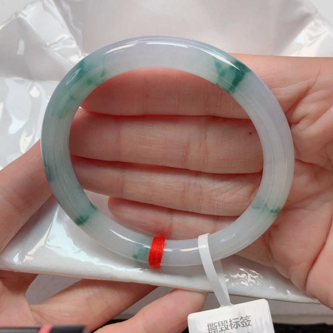 翡翠手镯未镶嵌56圆条 冰飘灵动绿花