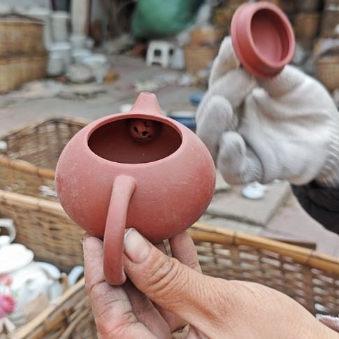 库存微瑕小紫砂壶一个