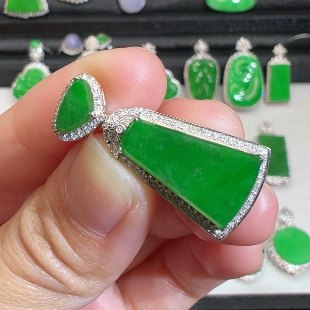 翡翠吊坠(不含链)18K金镶嵌