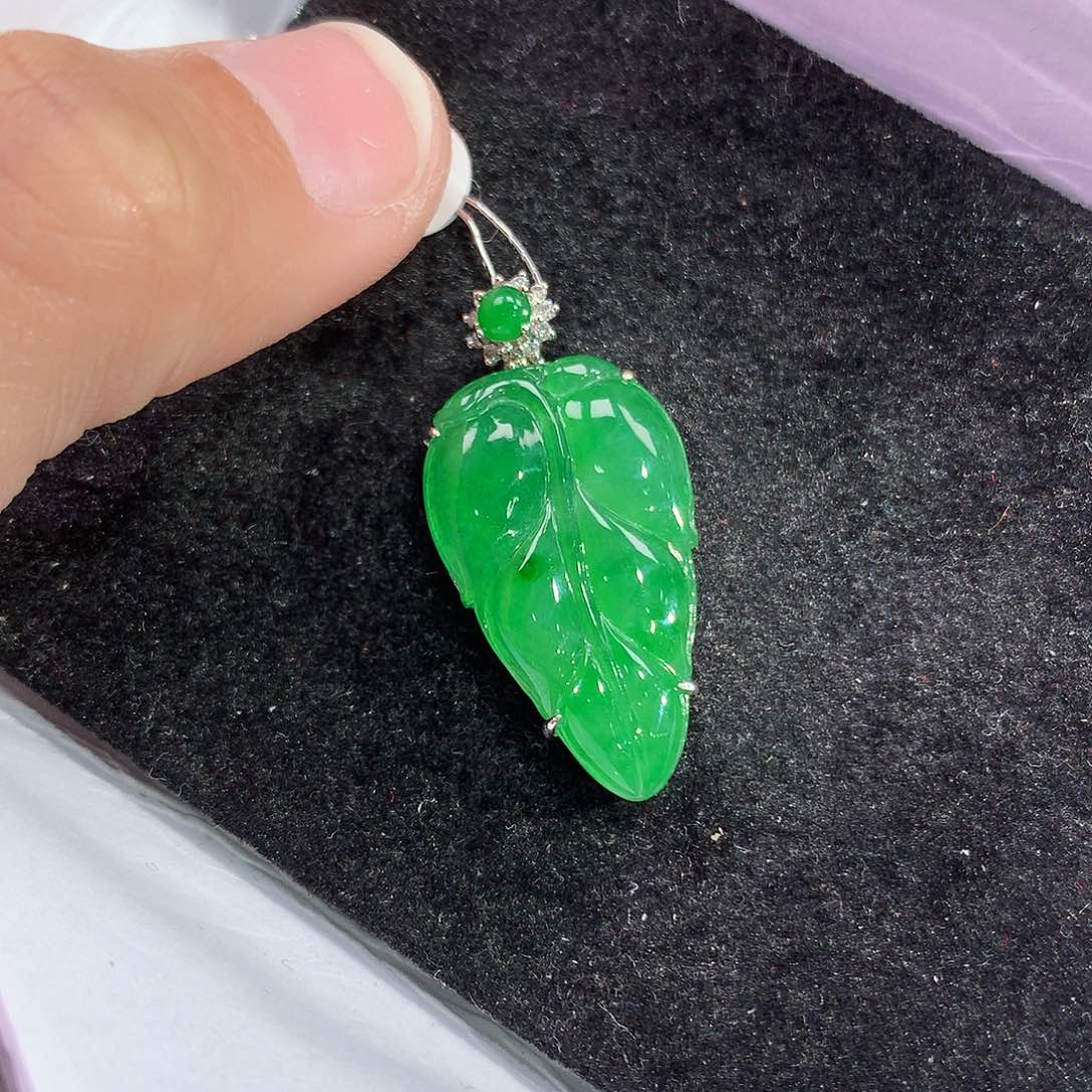 翡翠吊坠(赠链)18K金镶嵌