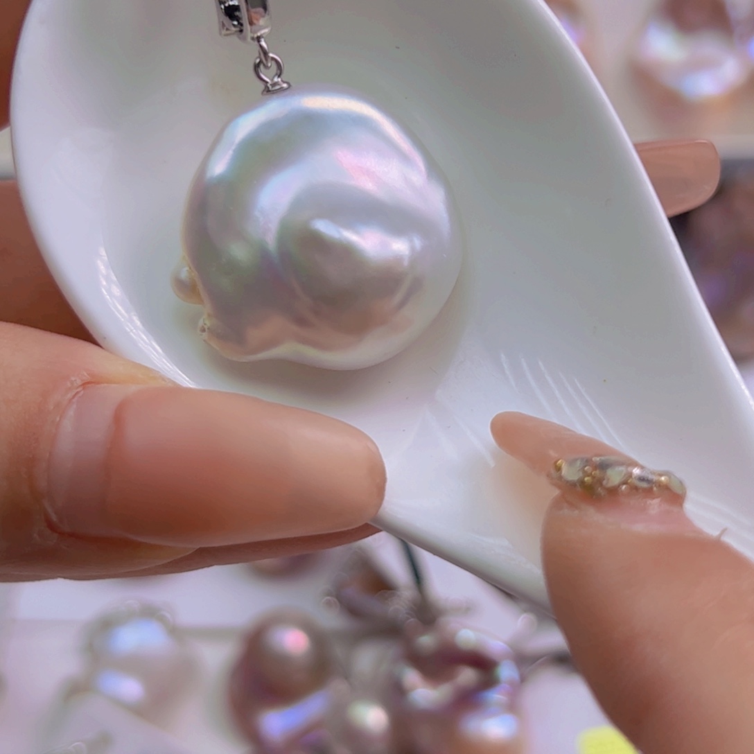淡水珍珠吊坠(赠链)未镶嵌
