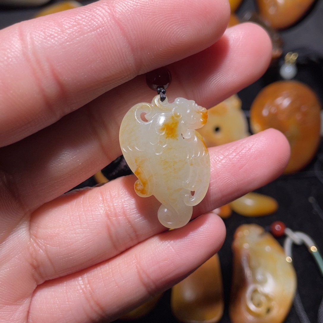 和田玉未镶嵌挂件舍*得