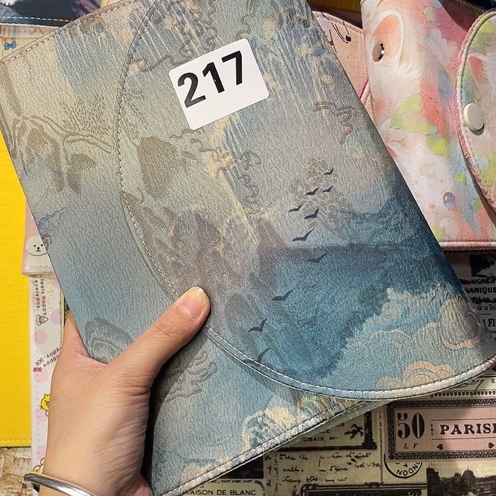 织绣A5活页不加纸217默认微瑕。       