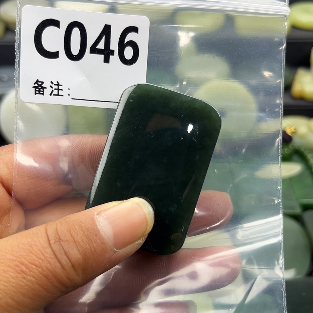 偏***你和田玉未镶嵌珠宝半成品