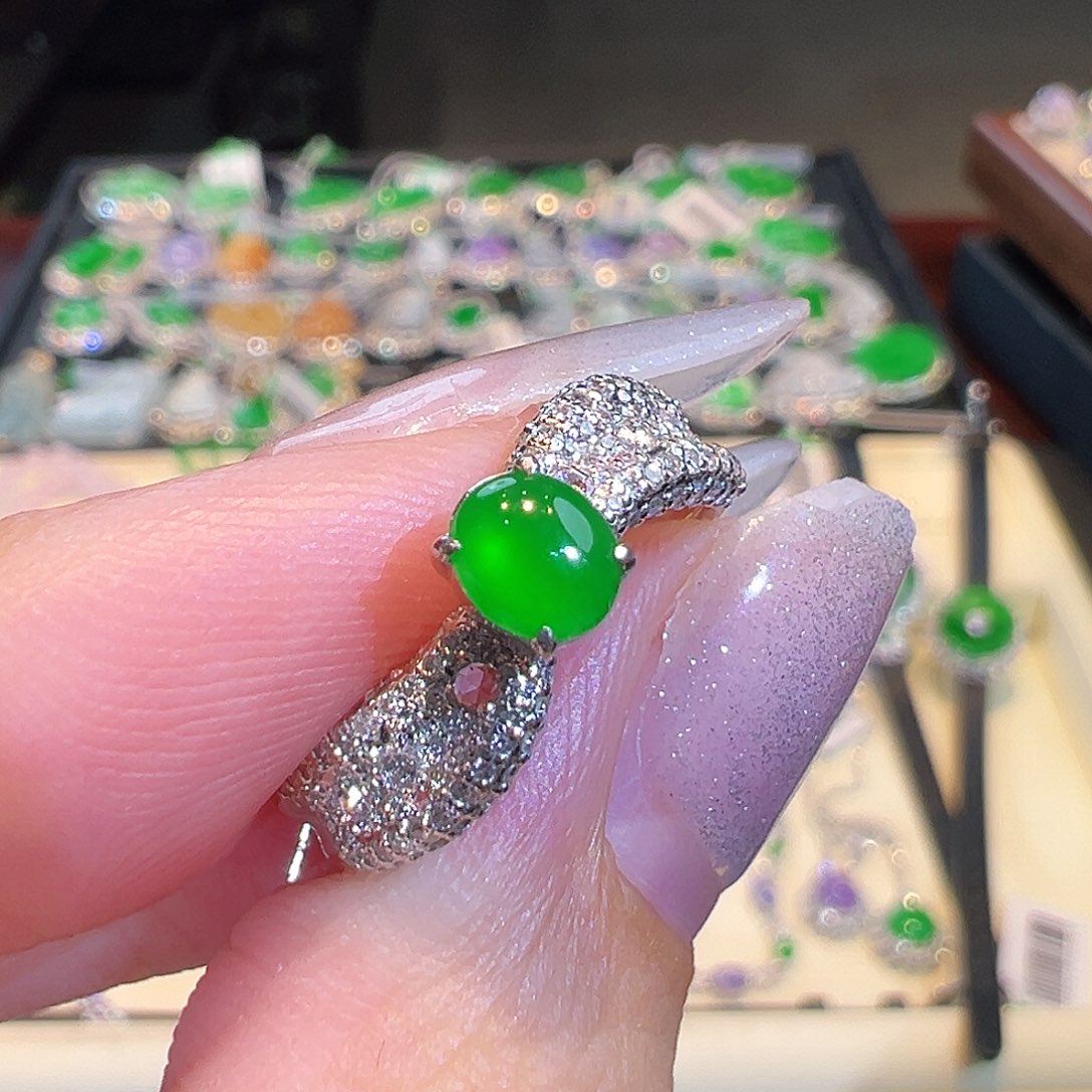 翡翠戒指18K金镶嵌翡翠