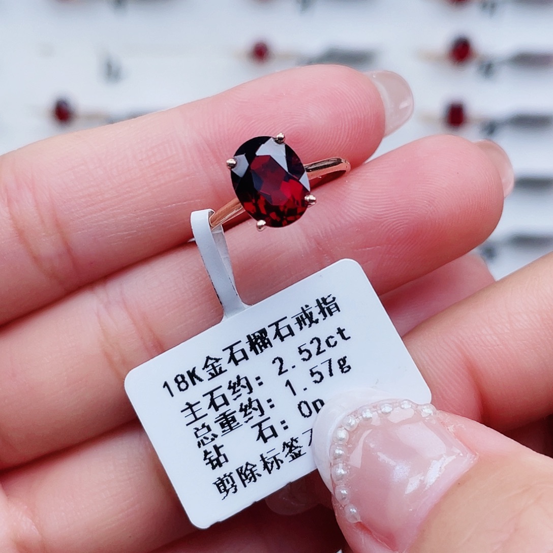 戒指18K金镶嵌石榴石