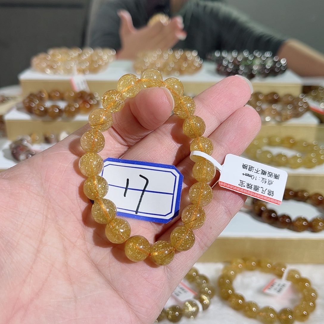 水晶手串未镶嵌小**呀晶莹剔透