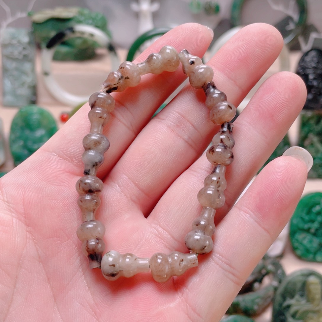 独山玉未镶嵌颈饰