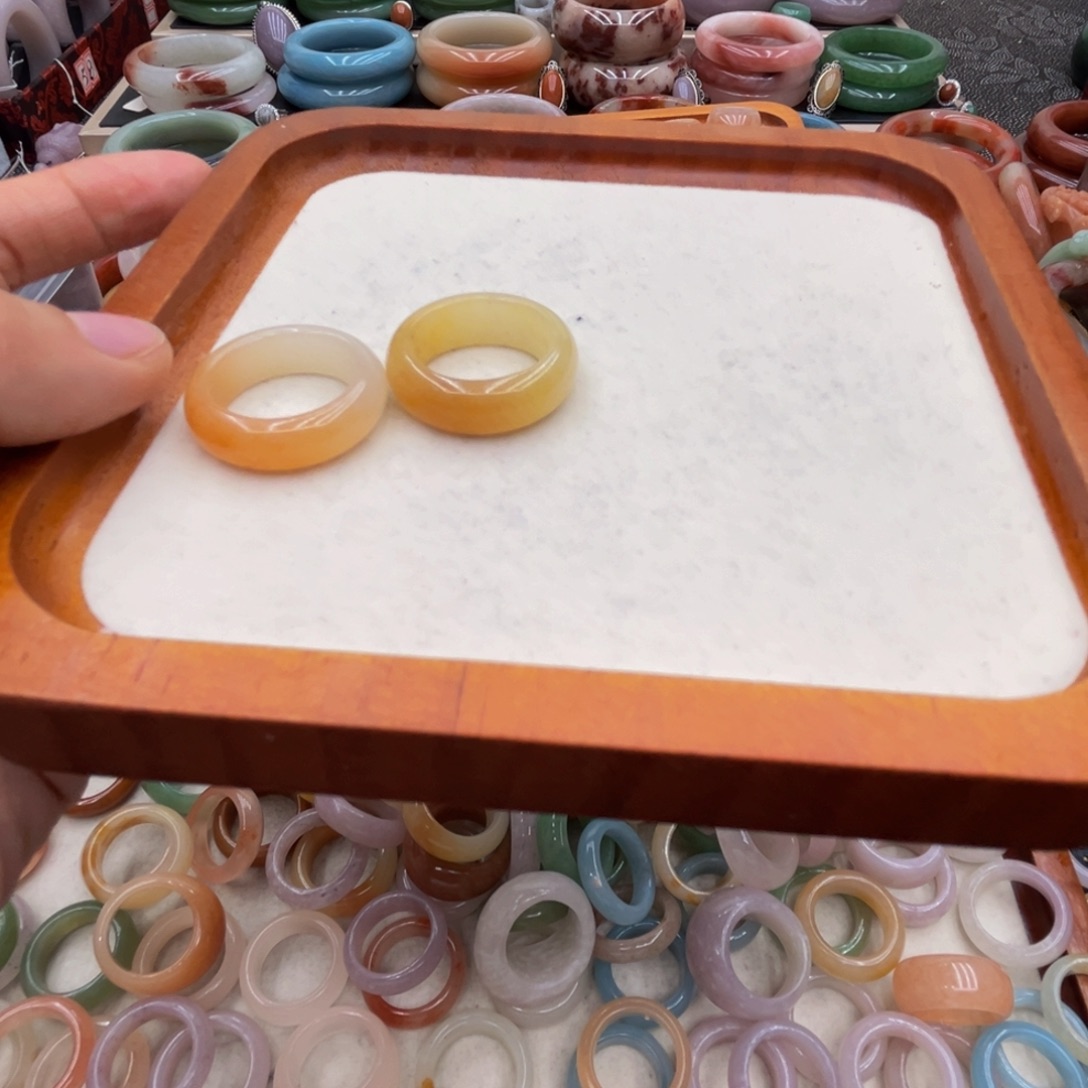 ****恩石英质玉未镶嵌圈口52