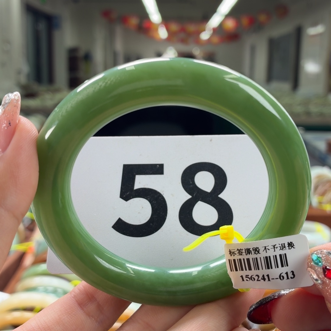 小***然和田玉未镶嵌手镯