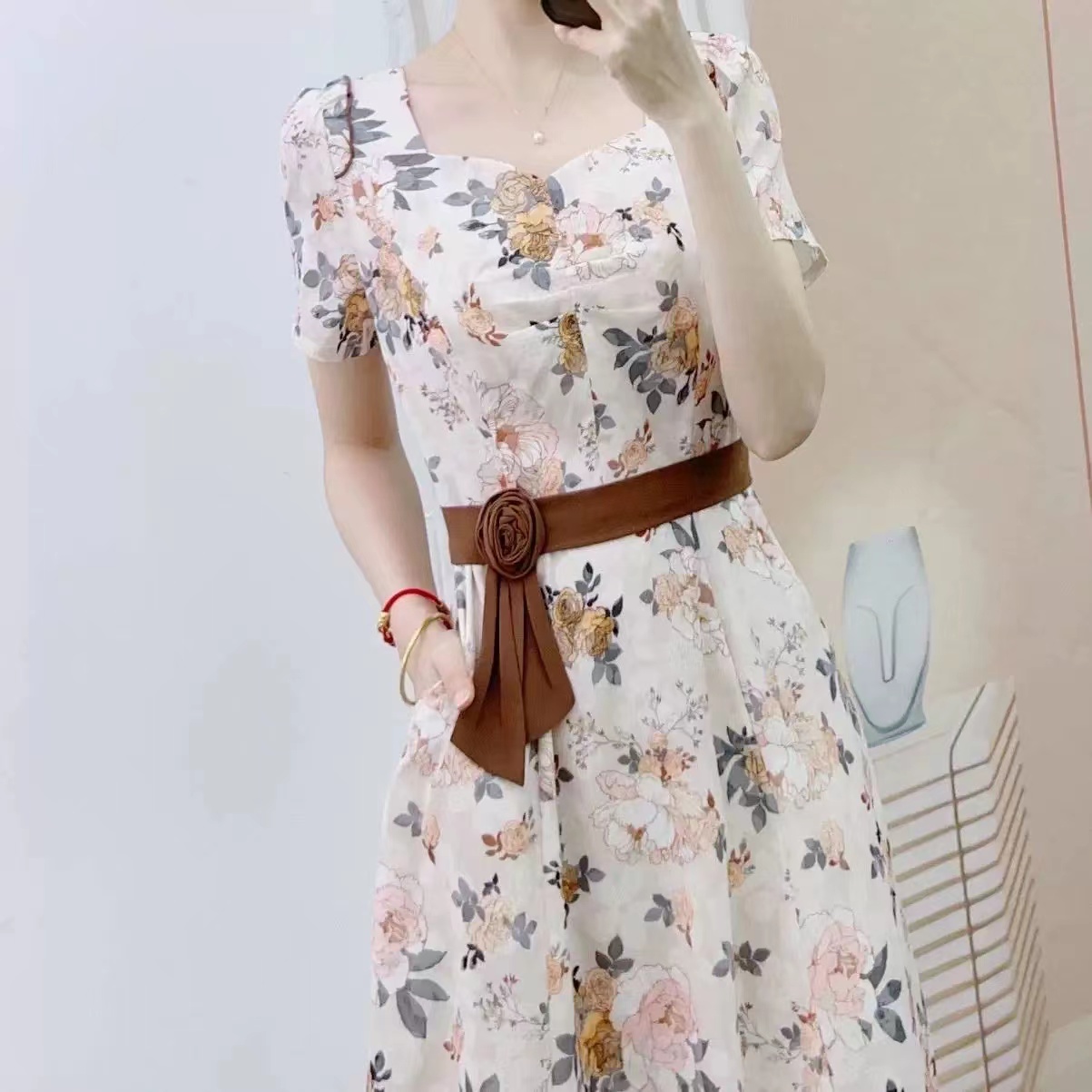 夏季新款时尚修身设计感印花短袖连衣裙显瘦
