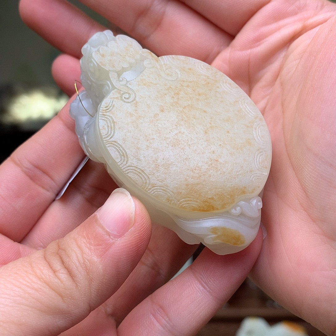 和田玉未镶嵌把件