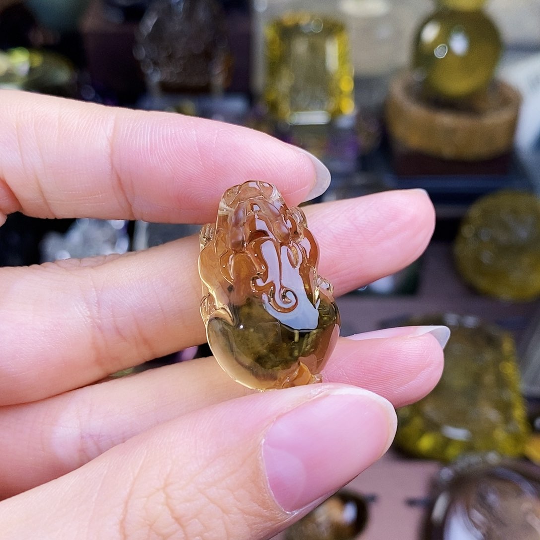 水晶雕刻吊坠未镶嵌M****o