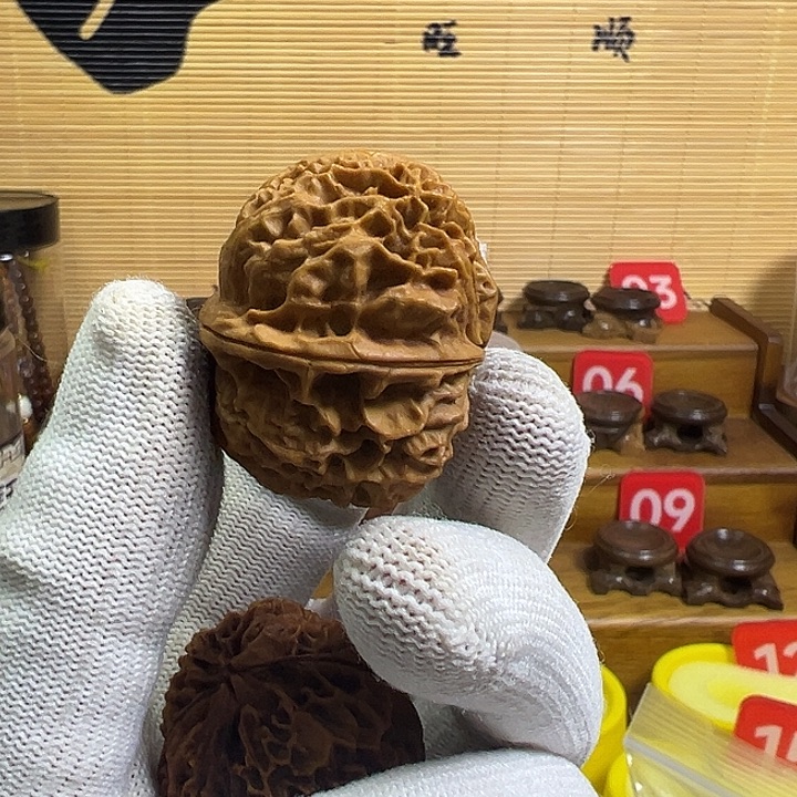 文玩核桃吊坠刺猬球