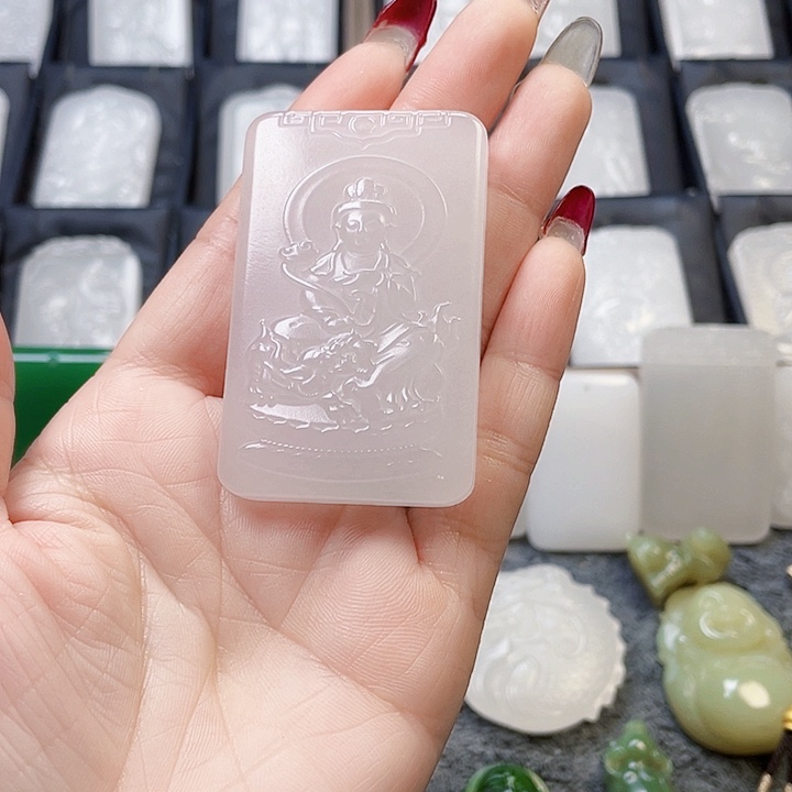 石英质玉（金丝玉）颈饰未镶嵌用****周新疆金丝玉双面雕工