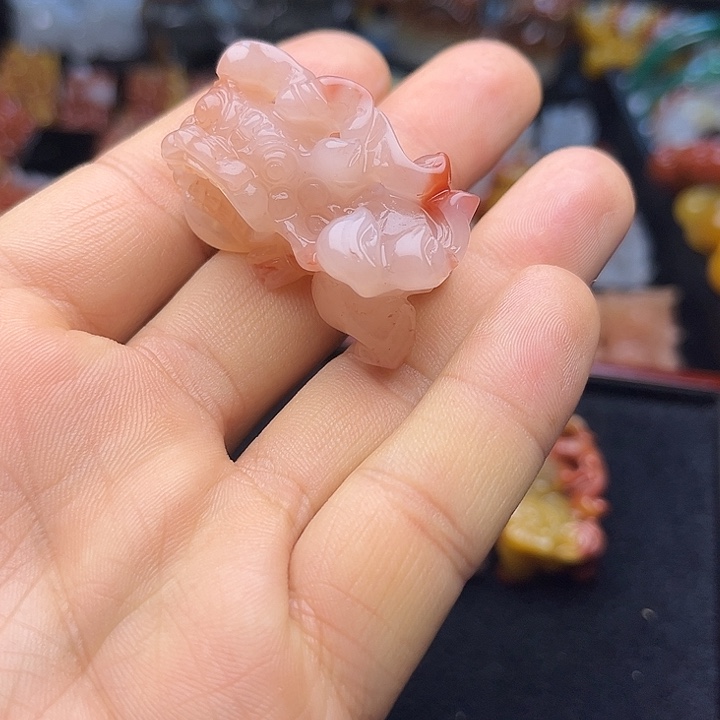 石英质玉（黄龙玉）颈饰未镶嵌