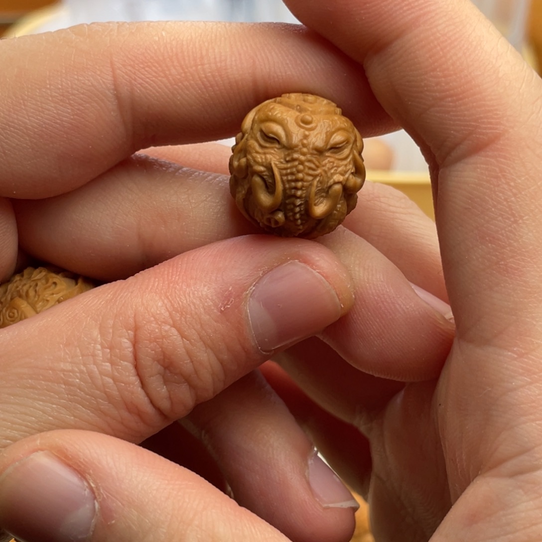 文玩核桃吊坠春***～猴头核桃雕刻