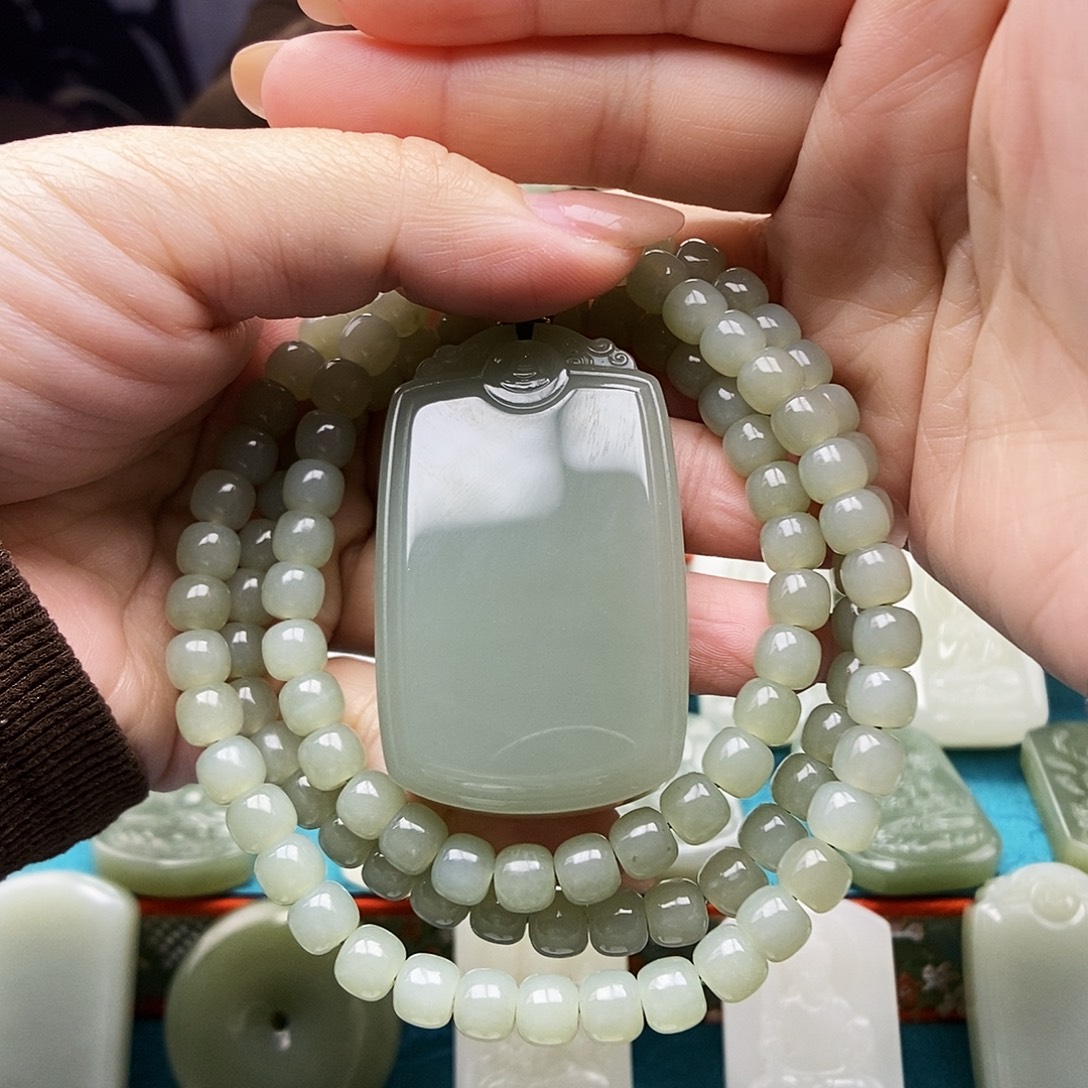 妖***孽和田玉未镶嵌颈饰