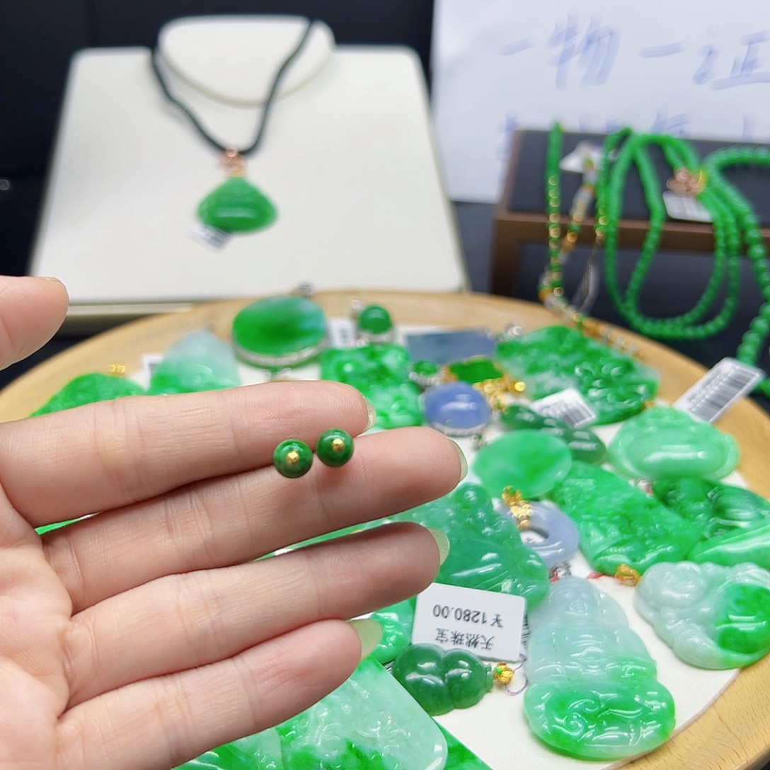 翡翠颈饰18K金镶嵌天然缅料A货一件