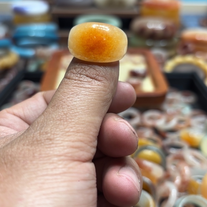 ****K石英质玉未镶嵌手镯