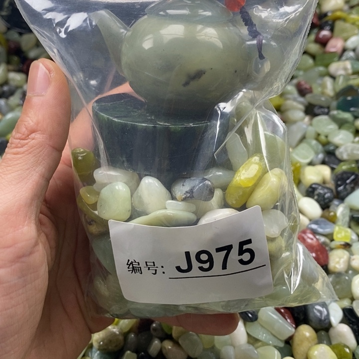 蛇纹石玉鱼缸石未镶嵌