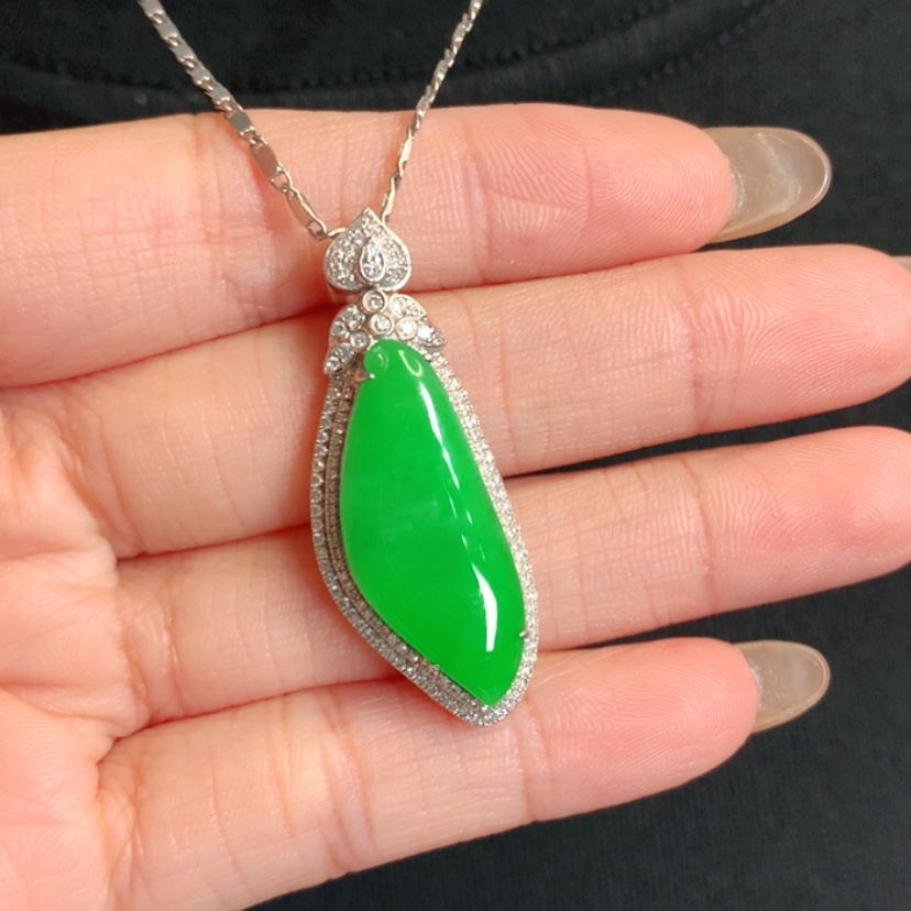 【闪购商品】颈饰18K金镶嵌翡翠福瓜