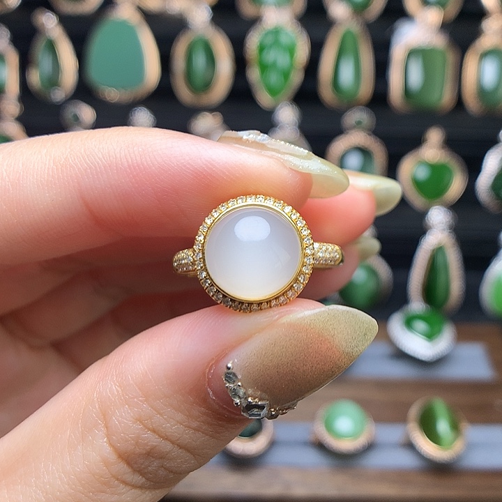 和田玉首饰18K金镶嵌