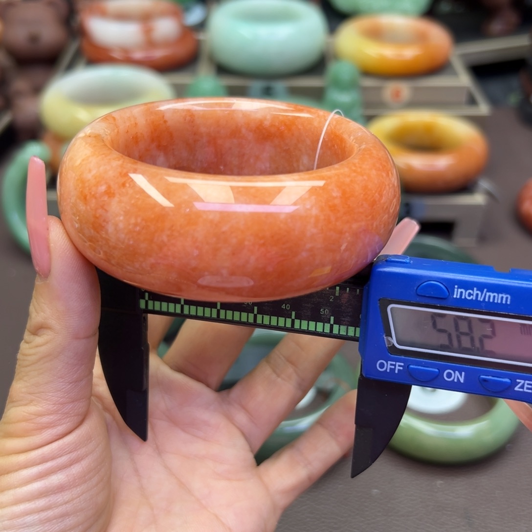 未镶嵌手镯石英岩玉