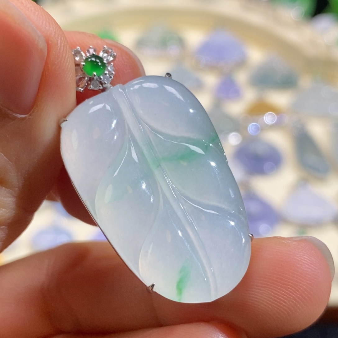 翡翠18K金镶嵌颈饰