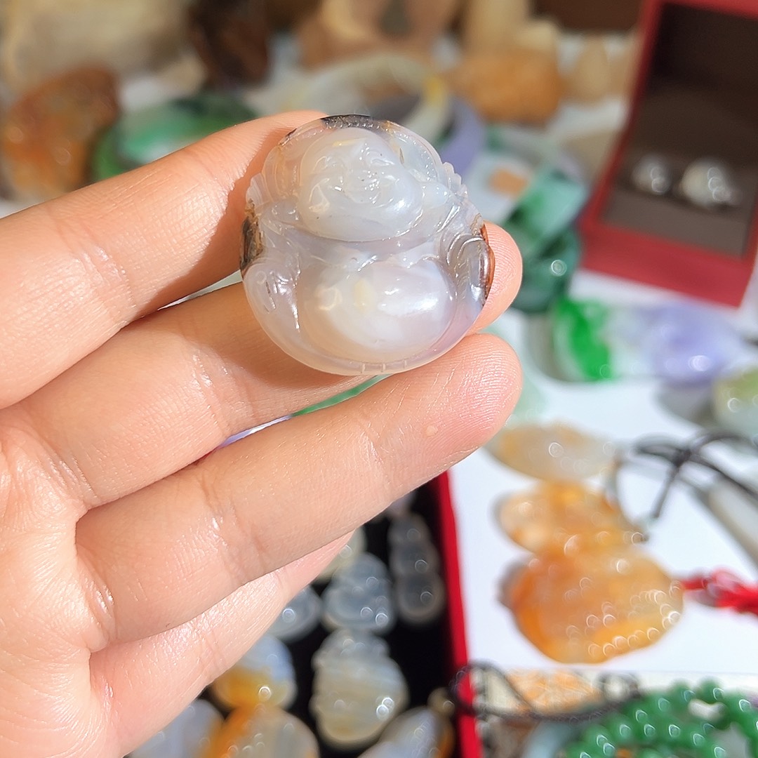 玛瑙/玉髓未镶嵌颈饰弥勒佛有纹特价不退