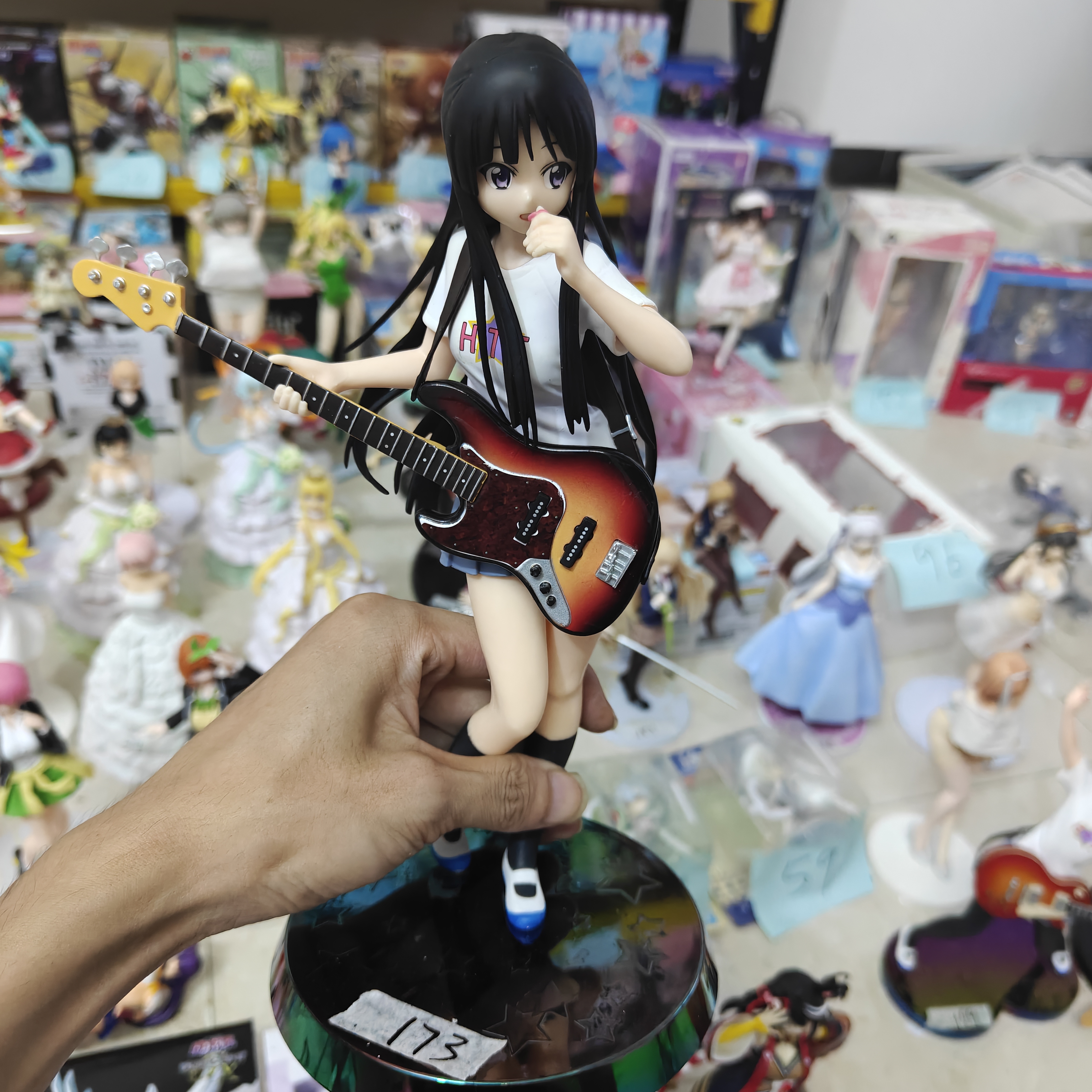 正版无盒 轻音少女  秋山澪  吉他 景品手办  【缺麦克风】