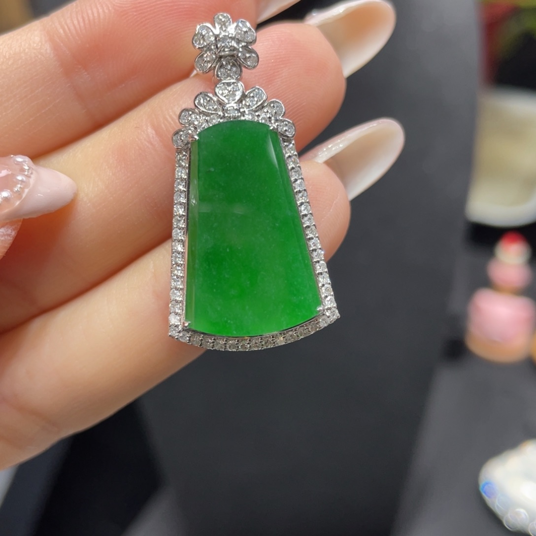 翡翠颈饰18K金镶嵌天然缅甸翡翠a货