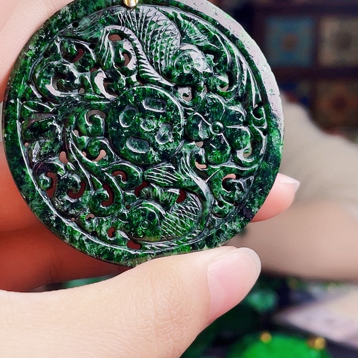 翡翠未镶嵌颈饰多样性